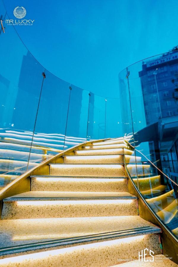 Happy Life Grand & Rooftop Skybar Hotel 4*